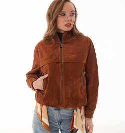Рыжий бомбер из замши