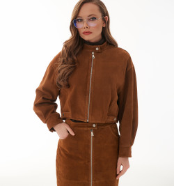 Короткая замшевая куртка на весну
