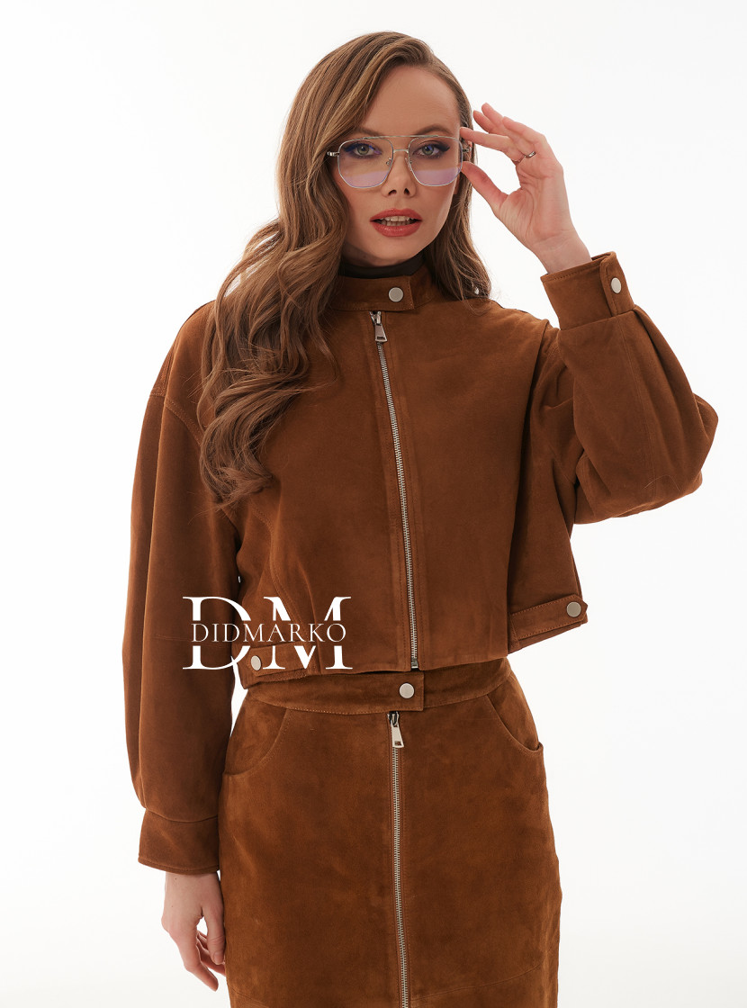 Короткая замшевая куртка на весну