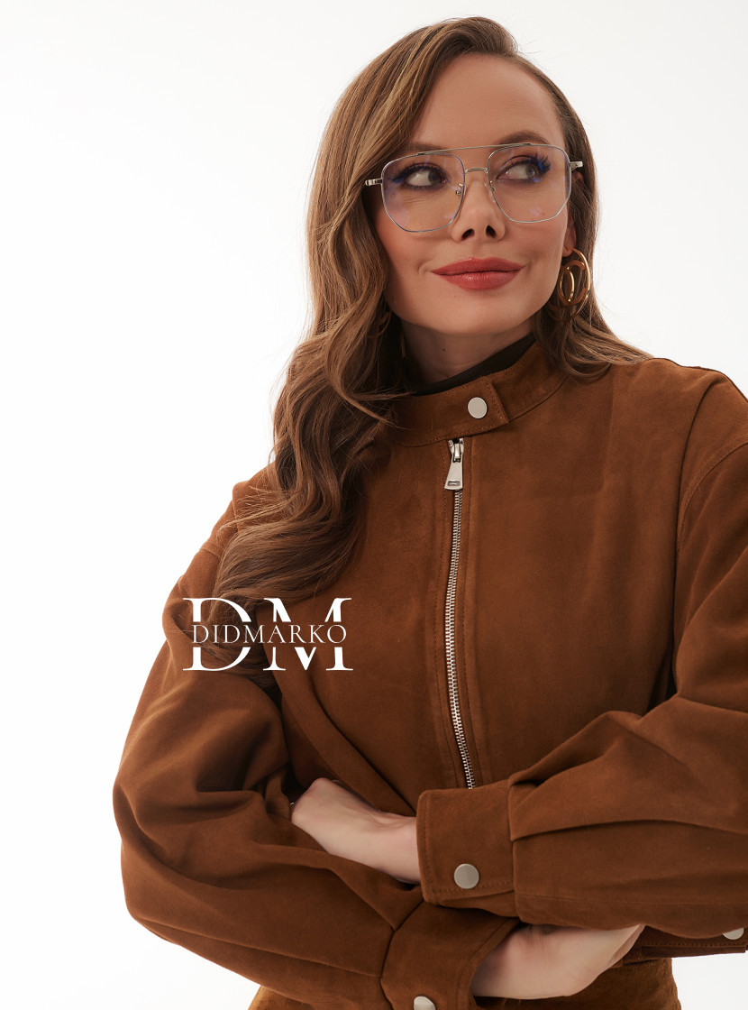 Короткая замшевая куртка на весну