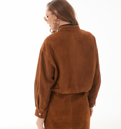 Короткая замшевая куртка на весну