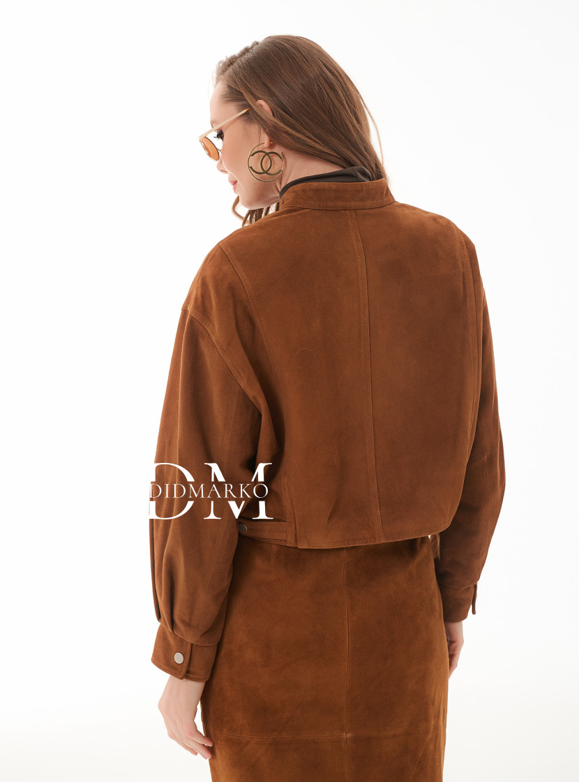 Короткая замшевая куртка на весну