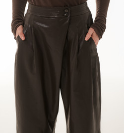 Коричневые кожаные брюки