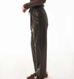 Брюки из натуральной кожи на резинке