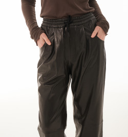 Брюки из натуральной кожи на резинке