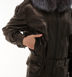 Утеплённая женская кожаная куртка с чернобуркой