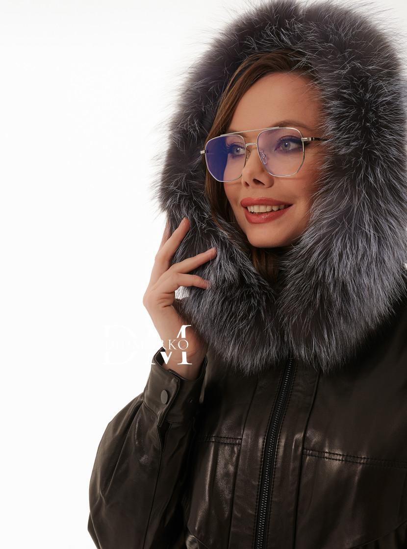 Утеплённая женская кожаная куртка с чернобуркой
