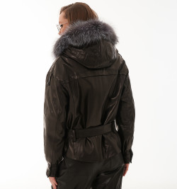 Утеплённая женская кожаная куртка с чернобуркой
