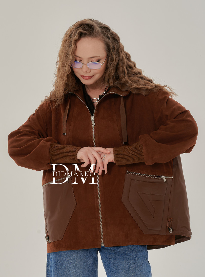 Замшевая куртка с капюшоном 