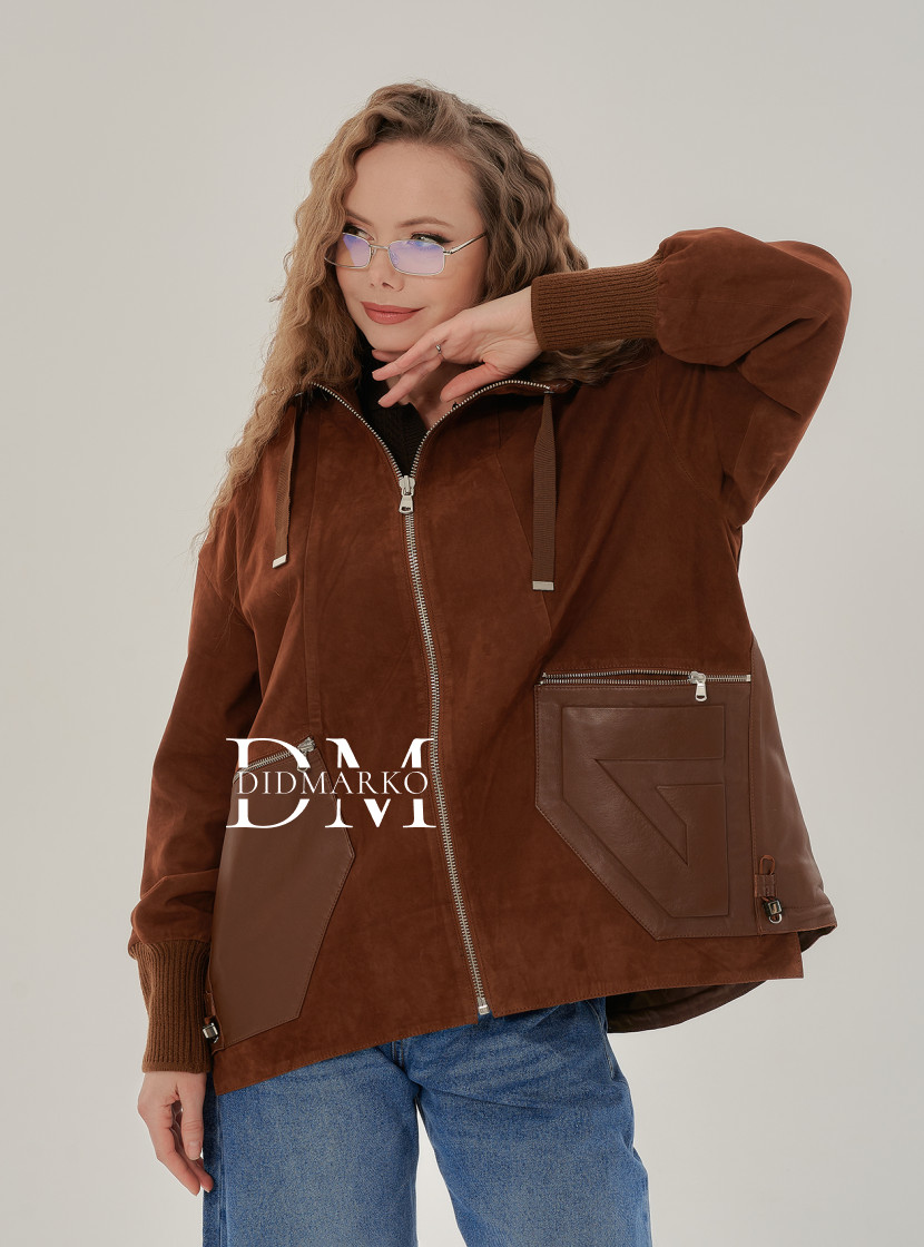 Замшевая куртка с капюшоном 