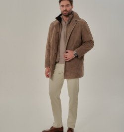 Демисезонный тренч из замши со съемной манишкой