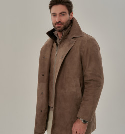 Демисезонный тренч из замши со съемной манишкой