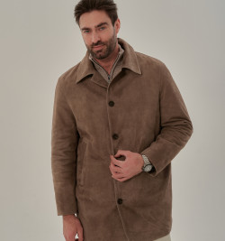 Демисезонный тренч из замши со съемной манишкой