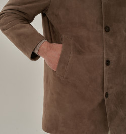 Демисезонный тренч из замши со съемной манишкой