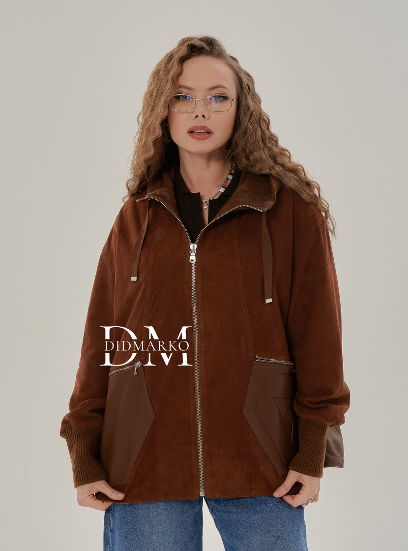 Замшевая куртка с капюшоном 