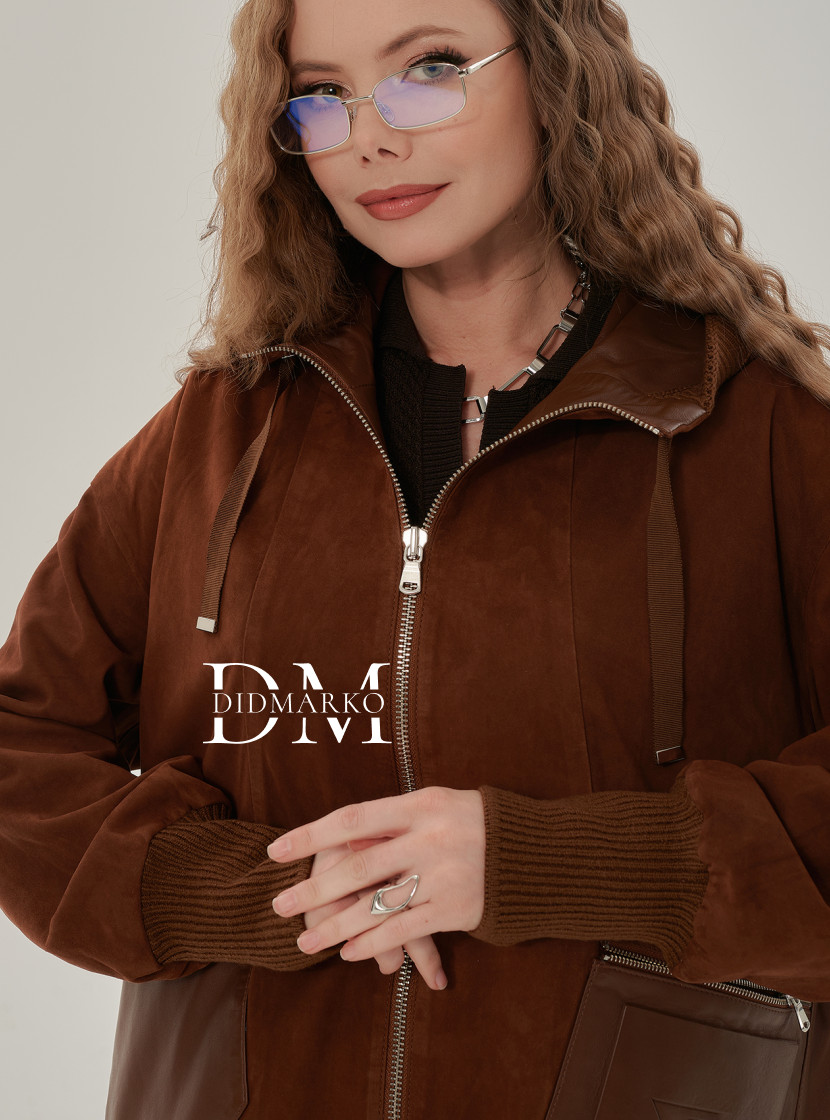 Замшевая куртка с капюшоном 