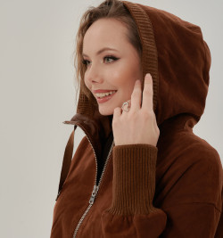 Замшевая куртка с капюшоном 