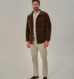 Замшевый жакет мужской коричневого цвета