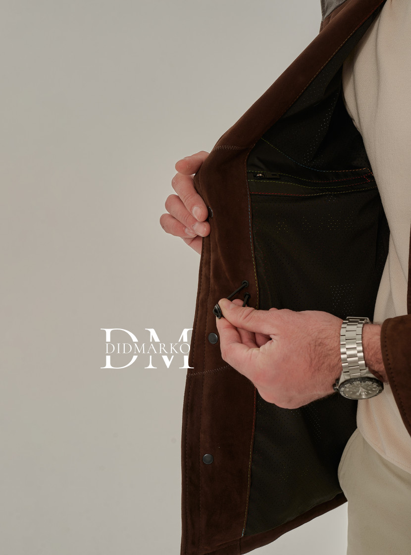 Замшевый жакет мужской коричневого цвета