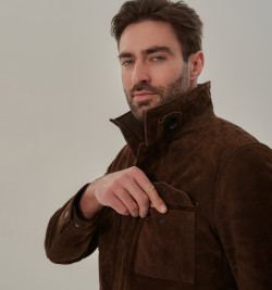 Замшевый жакет мужской коричневого цвета