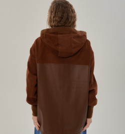 Замшевая куртка с капюшоном 