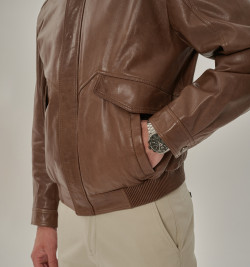 Мужская куртка на резинке светлая