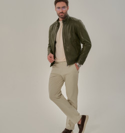 Кожаная куртка в цвете хаки мужская