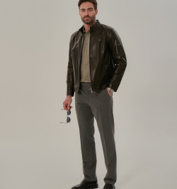 Мужская кожаная куртка: классика без излишеств 