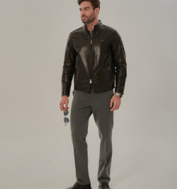 Мужская кожаная куртка: классика без излишеств 