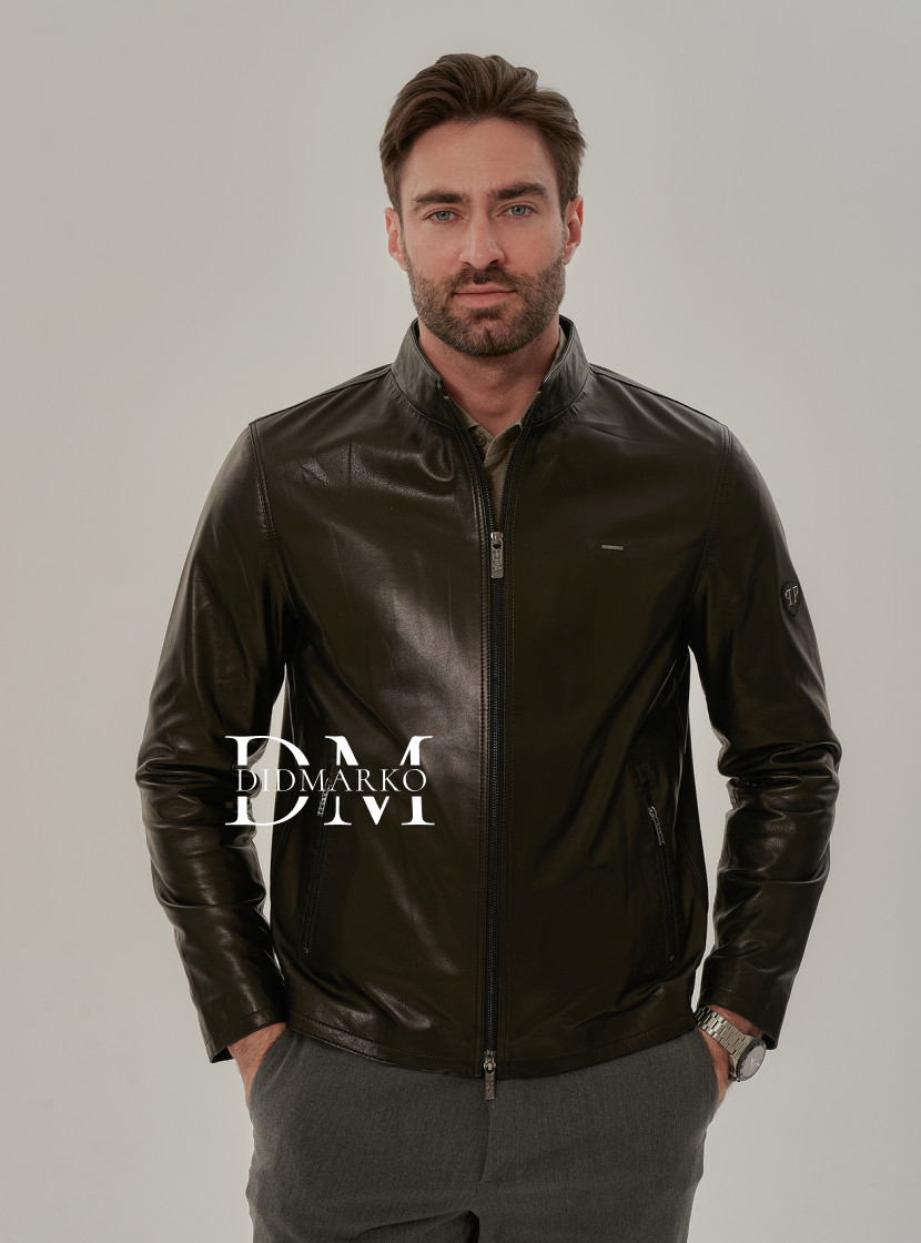 Мужская кожаная куртка: классика без излишеств 