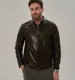 Мужская кожаная куртка: классика без излишеств 
