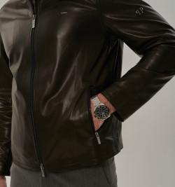 Мужская кожаная куртка: классика без излишеств 