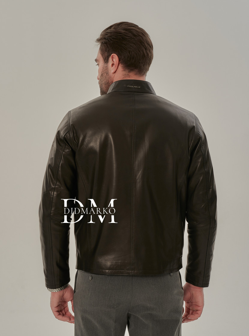Мужская кожаная куртка: классика без излишеств 