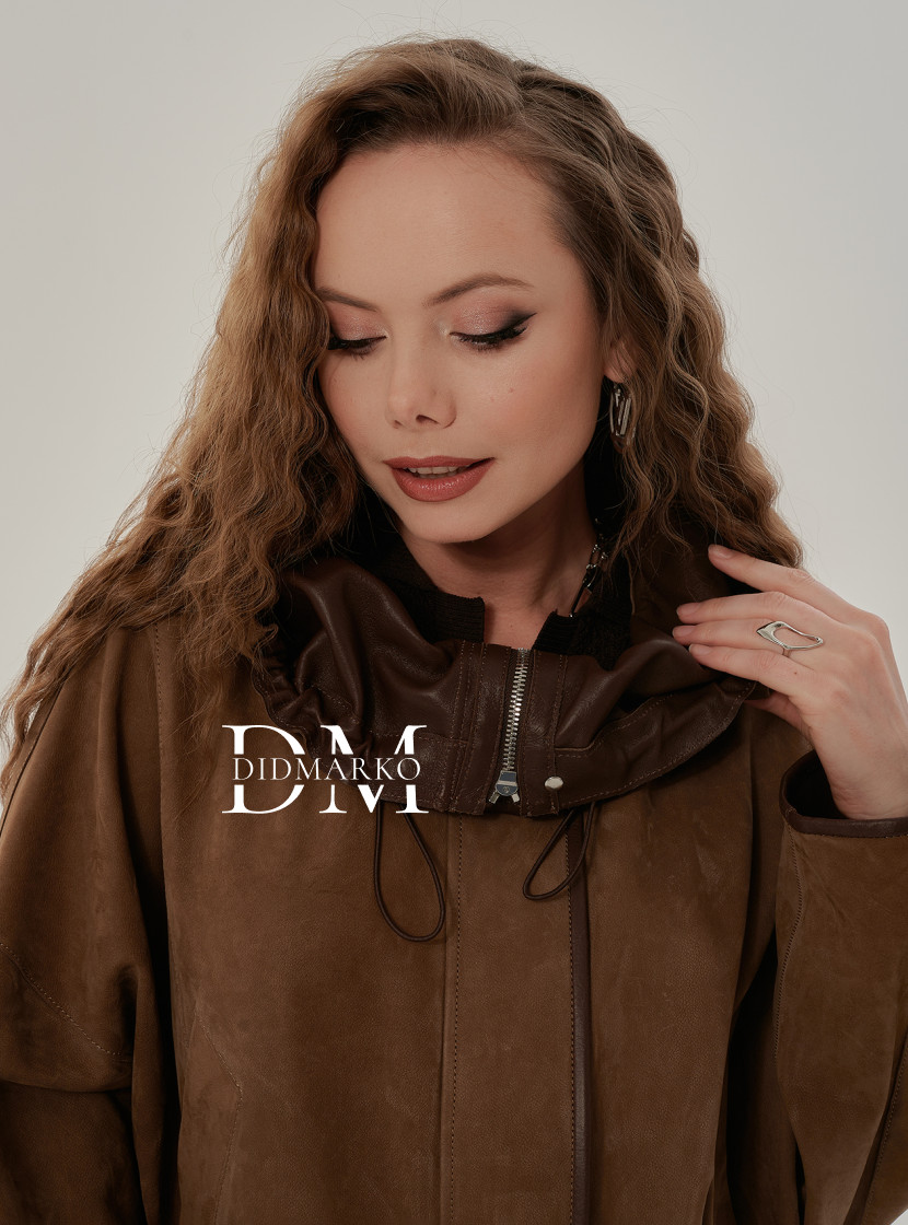 Удлиненная женская кожаная куртка с капюшоном 