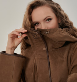 Удлиненная женская кожаная куртка с капюшоном 