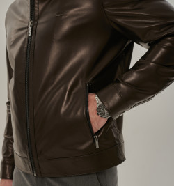 Черная кожаная куртка мужская