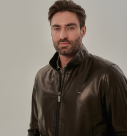 Черная кожаная куртка мужская