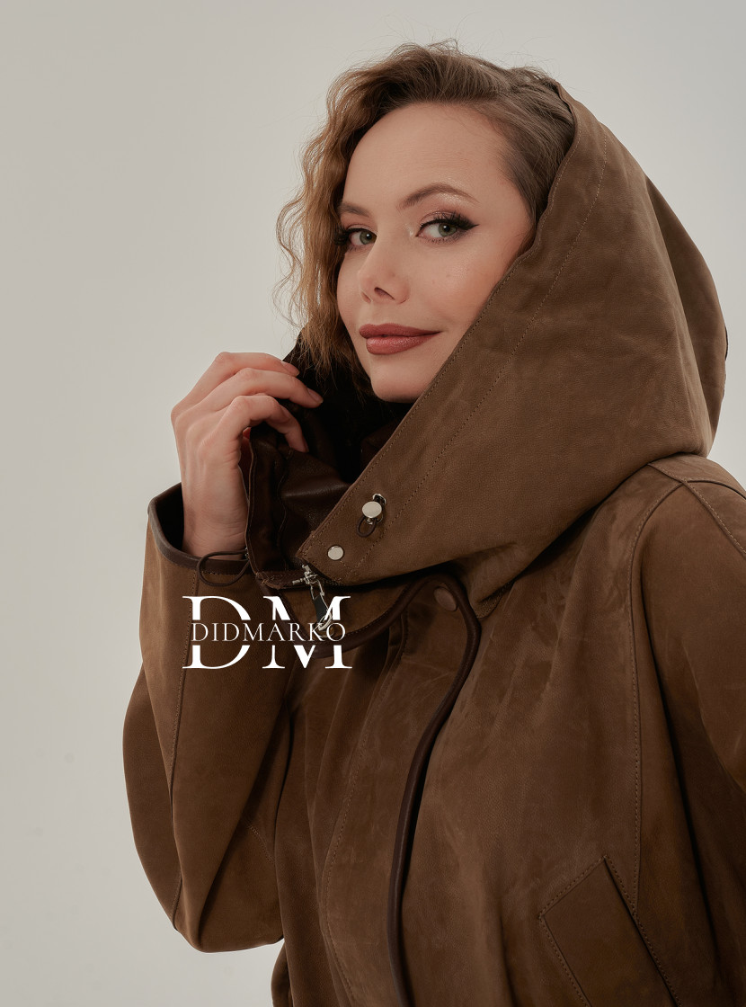 Удлиненная женская кожаная куртка с капюшоном 