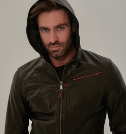 Кожаная куртка с капюшоном мужская