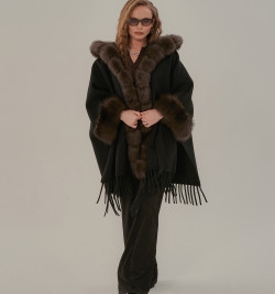 Шерстяное пончо в стиле бохо