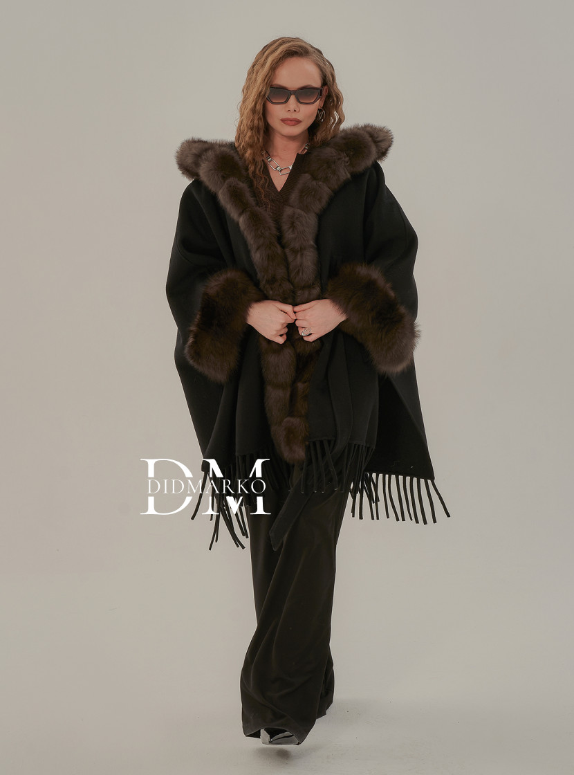 Шерстяное пончо в стиле бохо