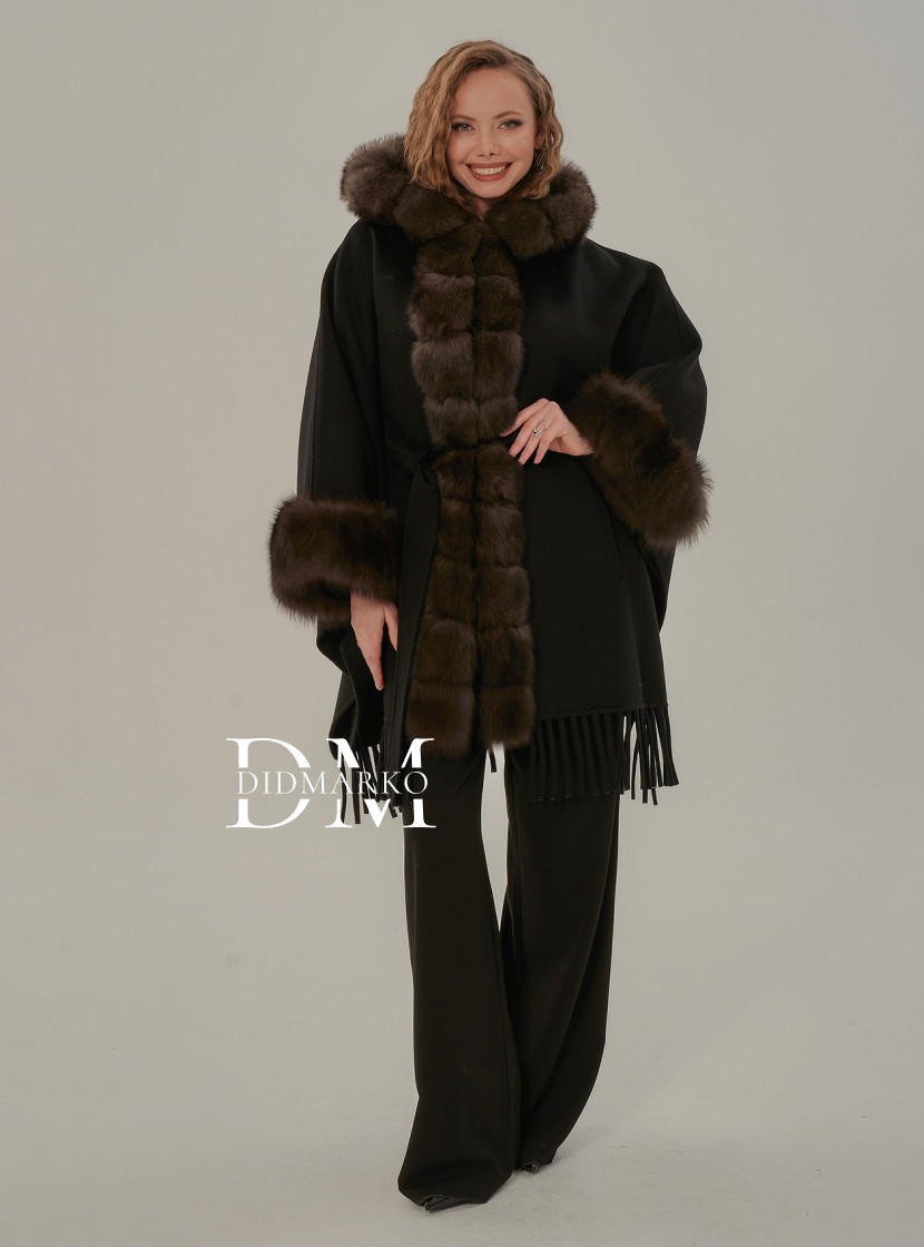 Шерстяное пончо в стиле бохо