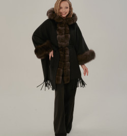 Шерстяное пончо в стиле бохо