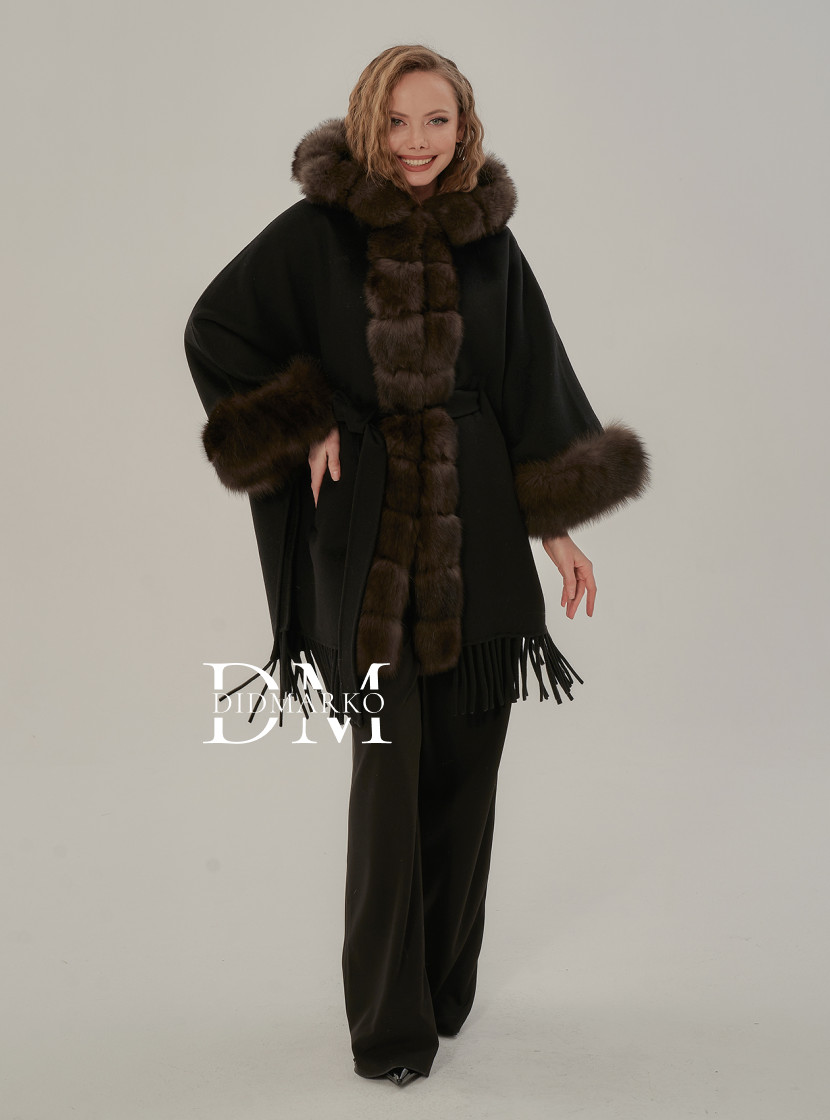 Шерстяное пончо в стиле бохо