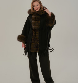 Шерстяное пончо в стиле бохо