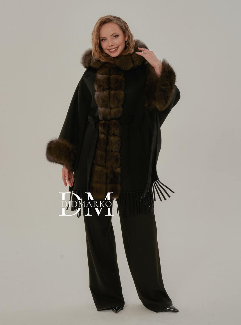 Шерстяное пончо в стиле бохо