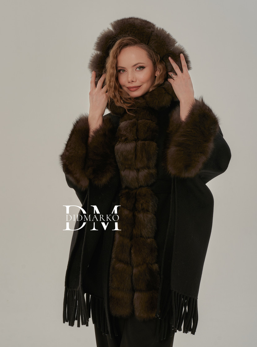 Шерстяное пончо в стиле бохо