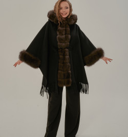 Шерстяное пончо в стиле бохо