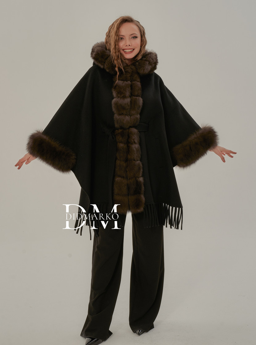 Шерстяное пончо в стиле бохо