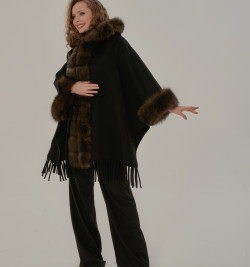 Шерстяное пончо в стиле бохо